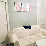 Cosy Room In Old Paris